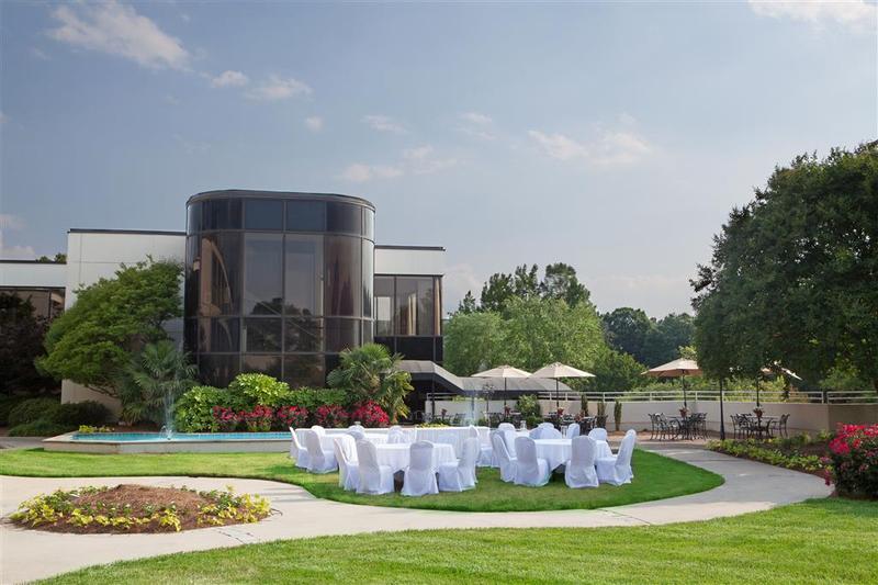 هتل Sheraton Chapel Hill