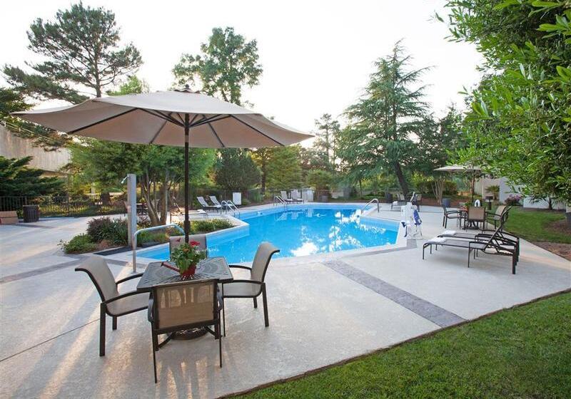 هتل Sheraton Chapel Hill