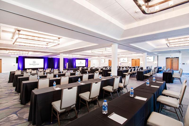هتل Sheraton Chapel Hill
