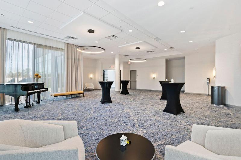هتل Sheraton Chapel Hill