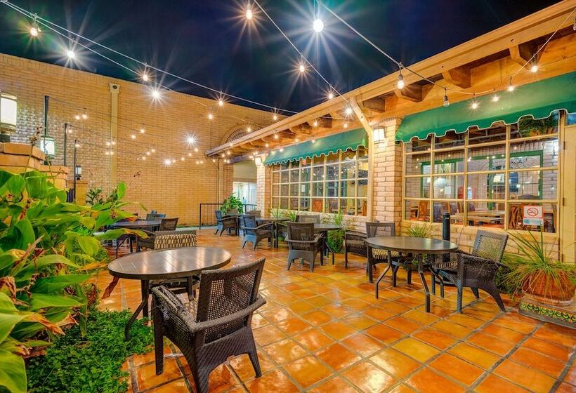 هتل Clarion Inn