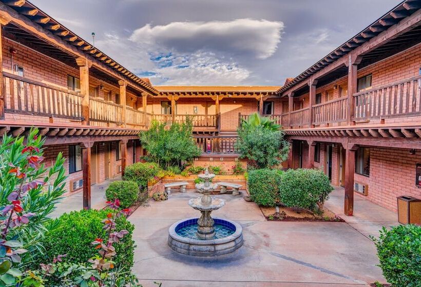 هتل Clarion Inn