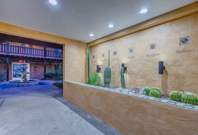 هتل Clarion Inn