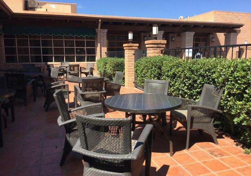 هتل Clarion Inn