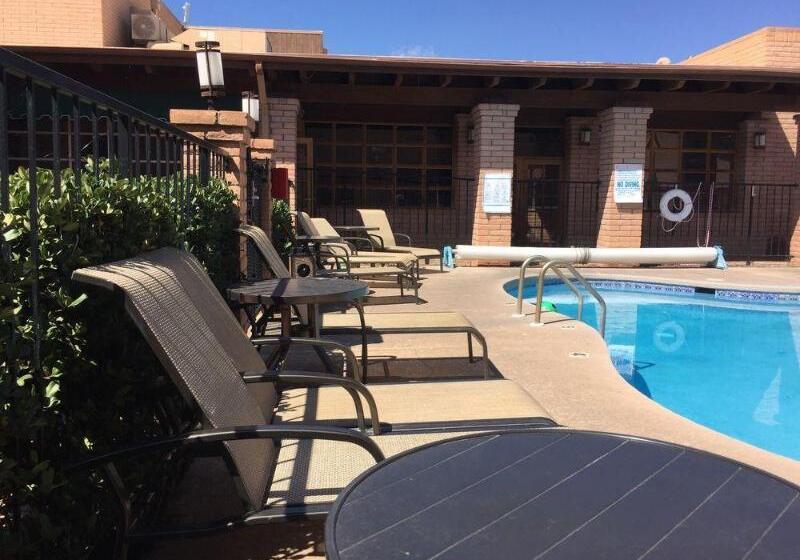 هتل Clarion Inn