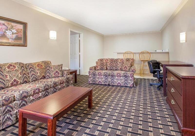 هتل Super 8 By Wyndham Tyler Tx