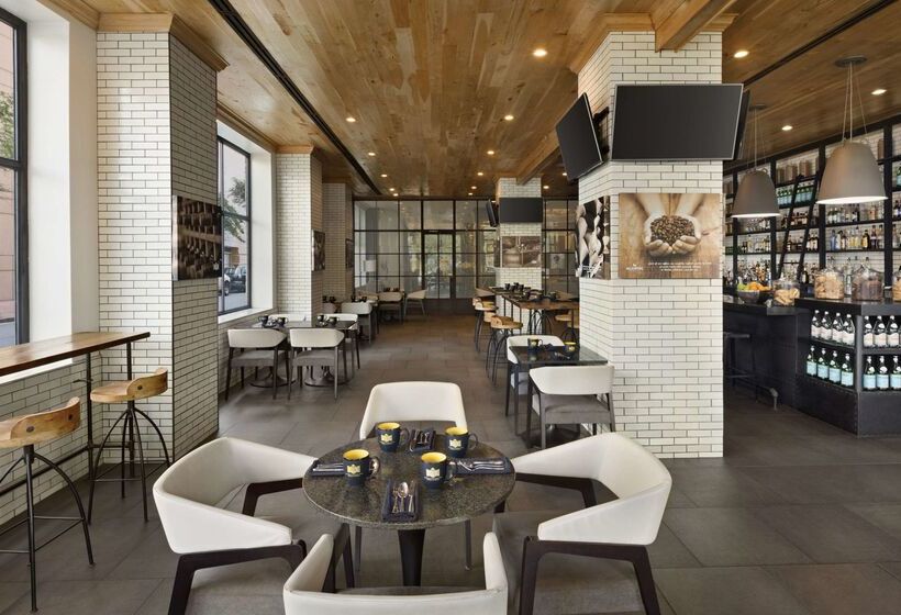 هتل The Admiral, Downtown Historic District