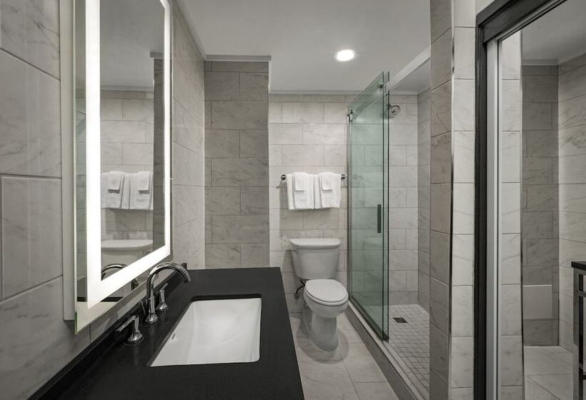 هتل The Admiral, Downtown Historic District