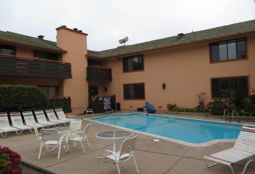 هتل The Monarch Resort