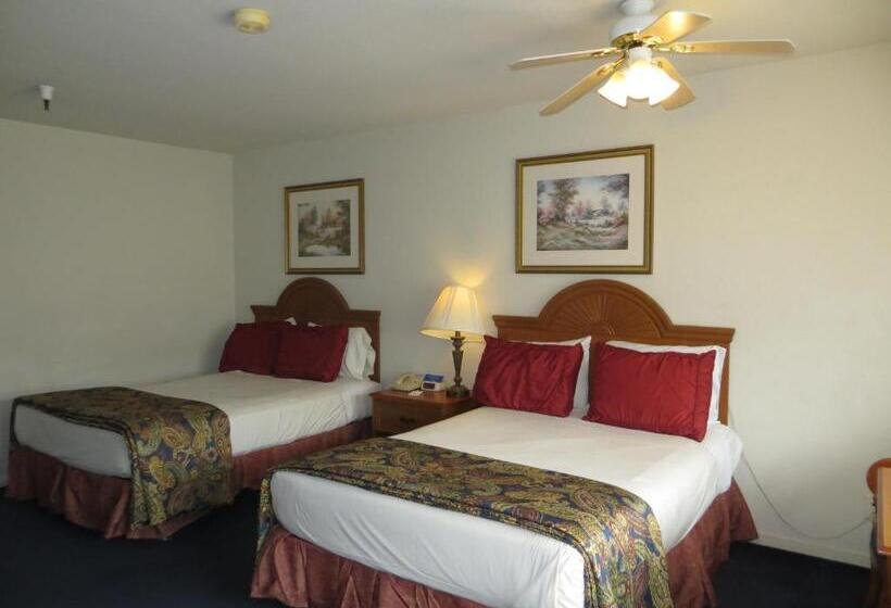 هتل The Monarch Resort