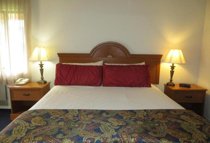 هتل The Monarch Resort