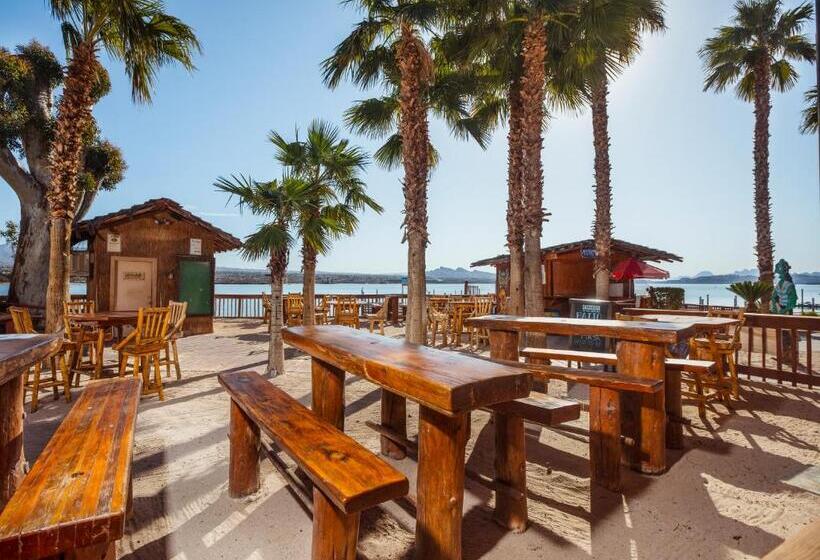 هتل The Nautical Beachfront Resort