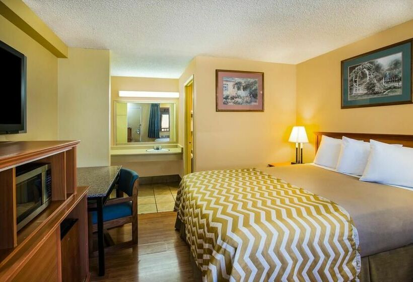 Hotel Travelodge By Wyndham Tacoma Near Mcchord Afb