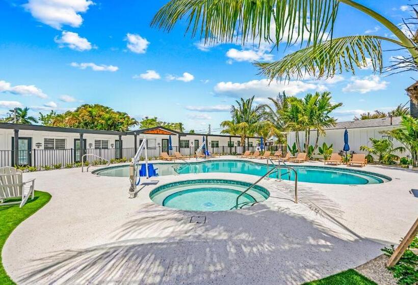 فندق على الطريق Pelican Post At Anna Maria Island Inn