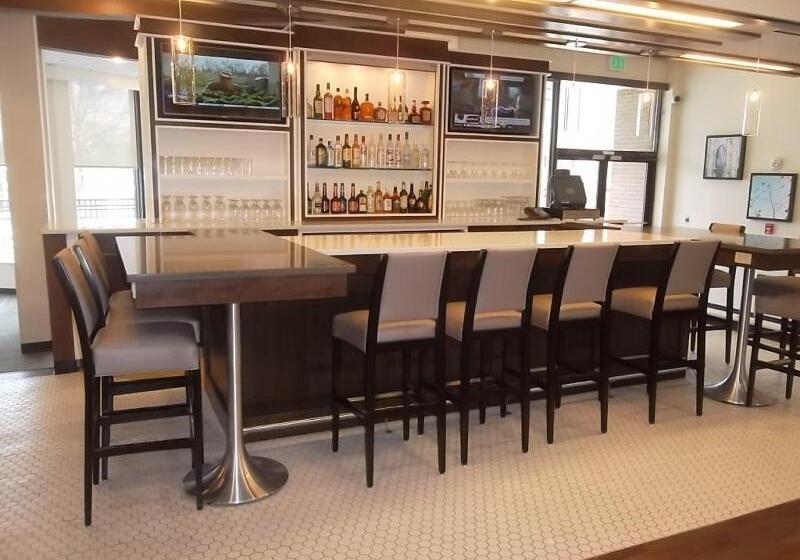 Отель Holiday Inn Greensboro Coliseum, An Ihg