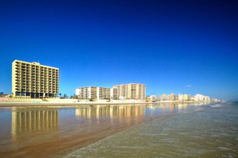 استراحتگاه Holiday Inn Express & Suites Oceanfront Daytona Beach Shores, An Ihg
