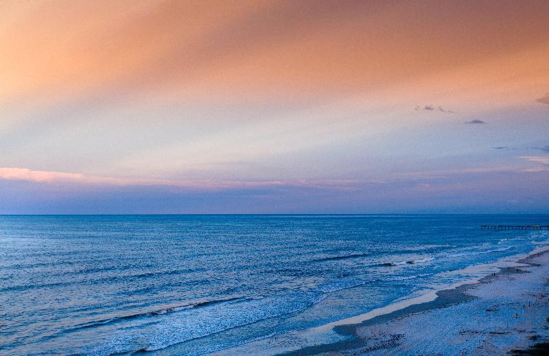 استراحتگاه Holiday Inn Express & Suites Oceanfront Daytona Beach Shores, An Ihg
