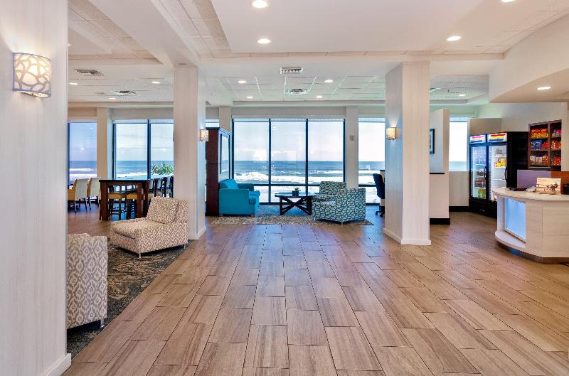استراحتگاه Holiday Inn Express & Suites Oceanfront Daytona Beach Shores, An Ihg