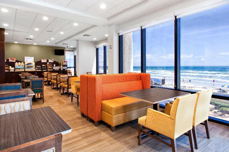 استراحتگاه Holiday Inn Express & Suites Oceanfront Daytona Beach Shores, An Ihg