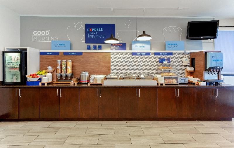 استراحتگاه Holiday Inn Express & Suites Oceanfront Daytona Beach Shores, An Ihg