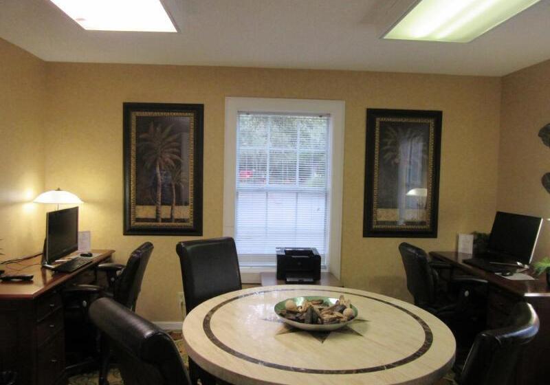 استراحتگاه Palmera Inn And Suites