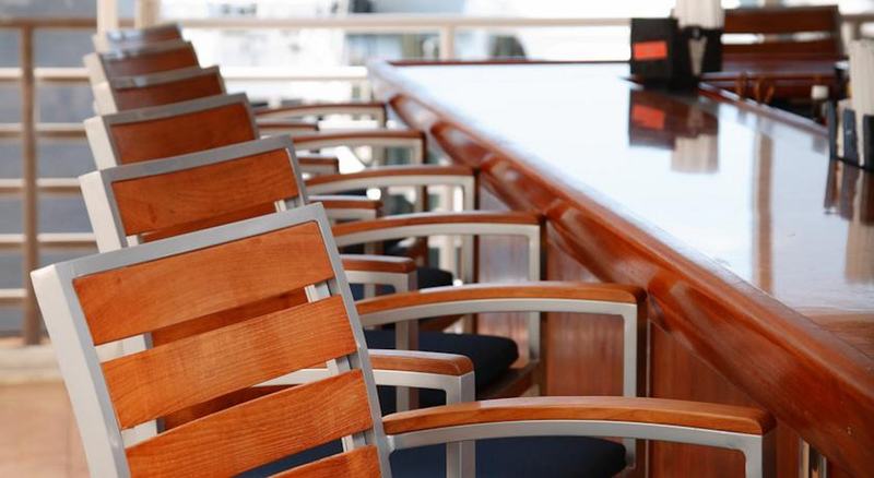 استراحتگاه Pier 66 Hotel & Marina