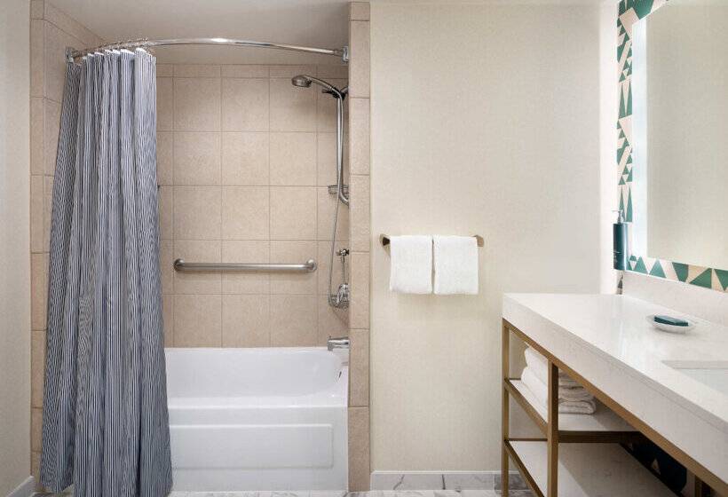 هتل Courtyard by Marriott San Diego Downtown Little Italy