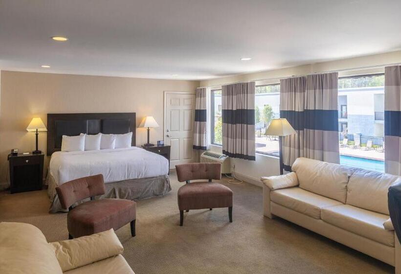 Cottonwood Suites Savannah Hotel & Conference Center