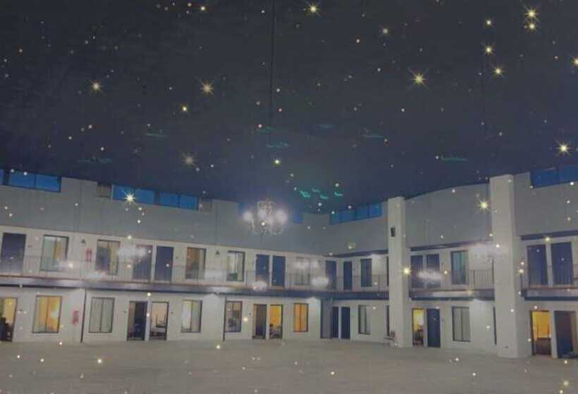 בית מלון כפרי Ahoskie Inn