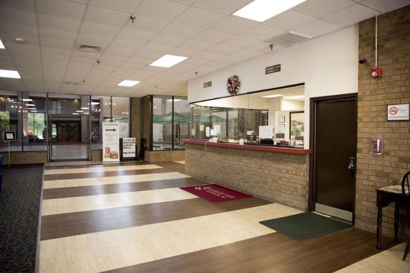 בית מלון כפרי Ahoskie Inn
