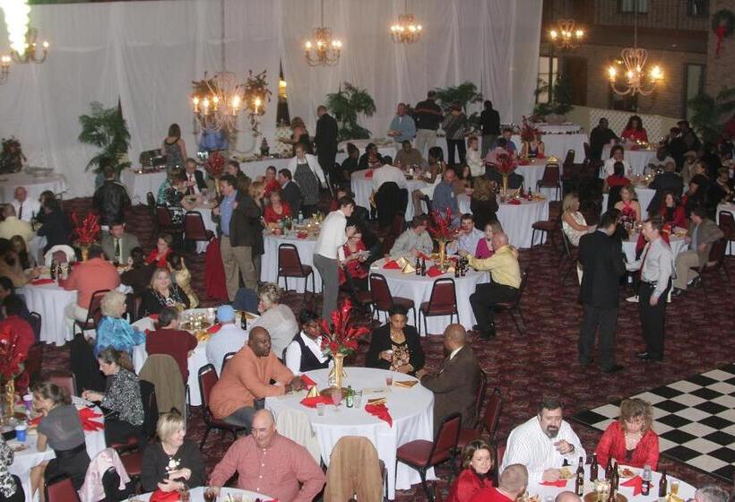 בית מלון כפרי Ahoskie Inn