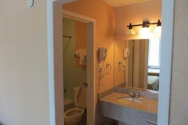 هتل Americourt Extended Stays