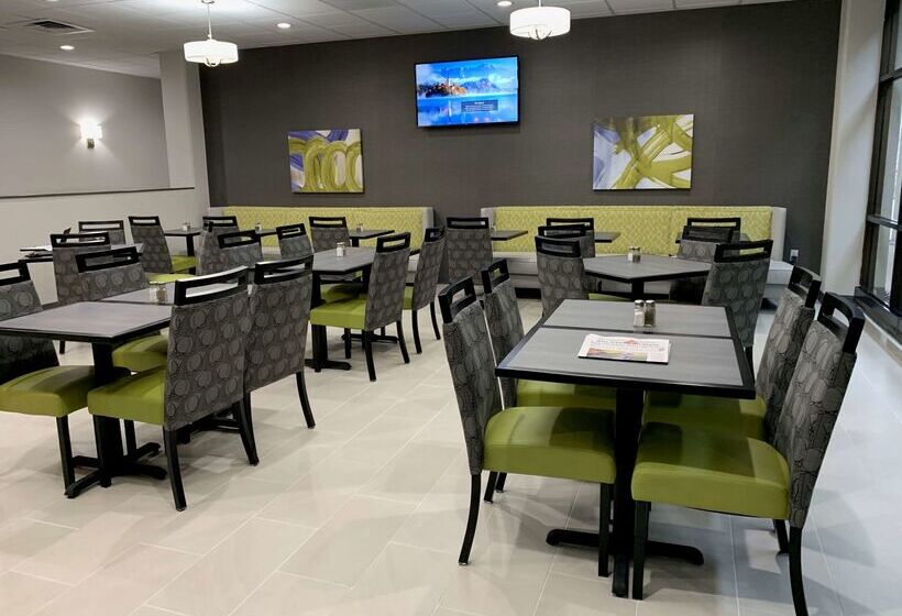 ホテル Best Western Plus Clarks Summit Scranton