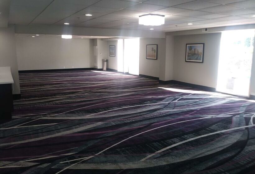 בית מלון כפרי Best Western Plus Commerce