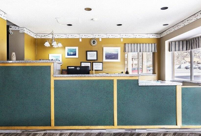 هتل Cedar Valley Inn