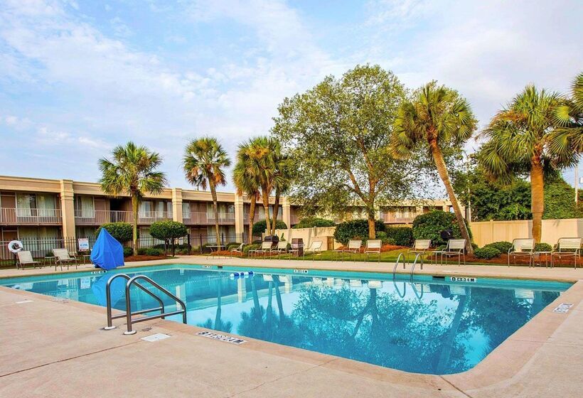 هتل Clarion Inn & Suites Dothan South