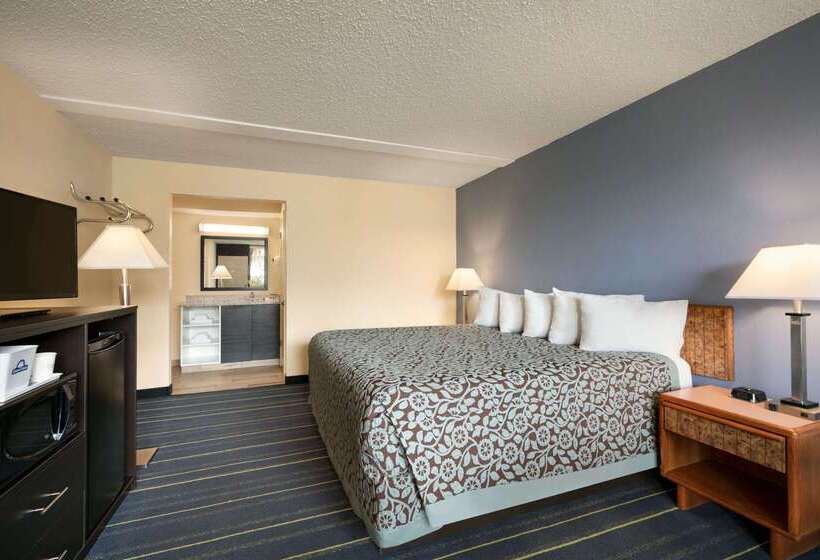 هتل Days Inn By Wyndham Clearwater/central