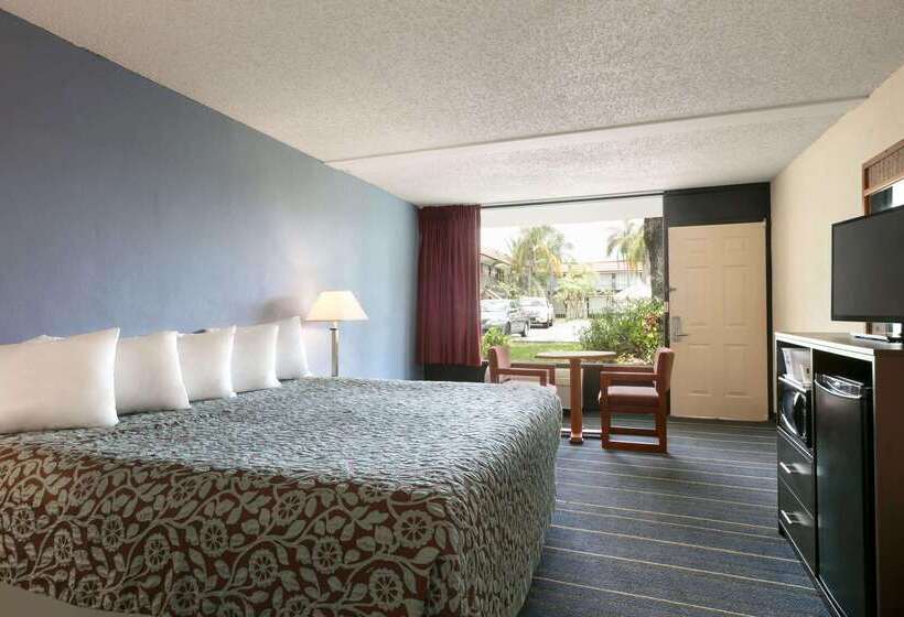 هتل Days Inn By Wyndham Clearwater/central