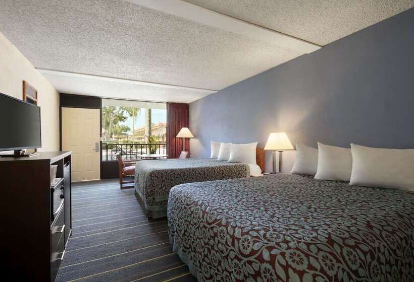 هتل Days Inn By Wyndham Clearwater/central