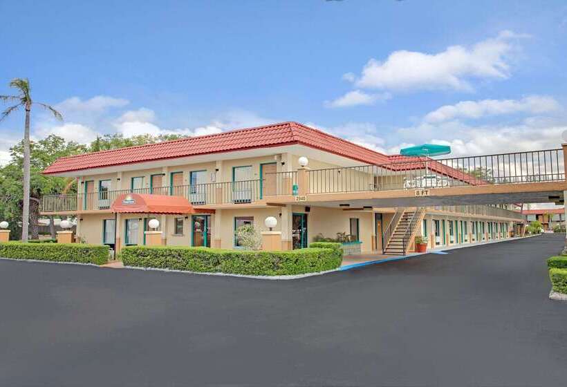 هتل Days Inn By Wyndham Clearwater/central