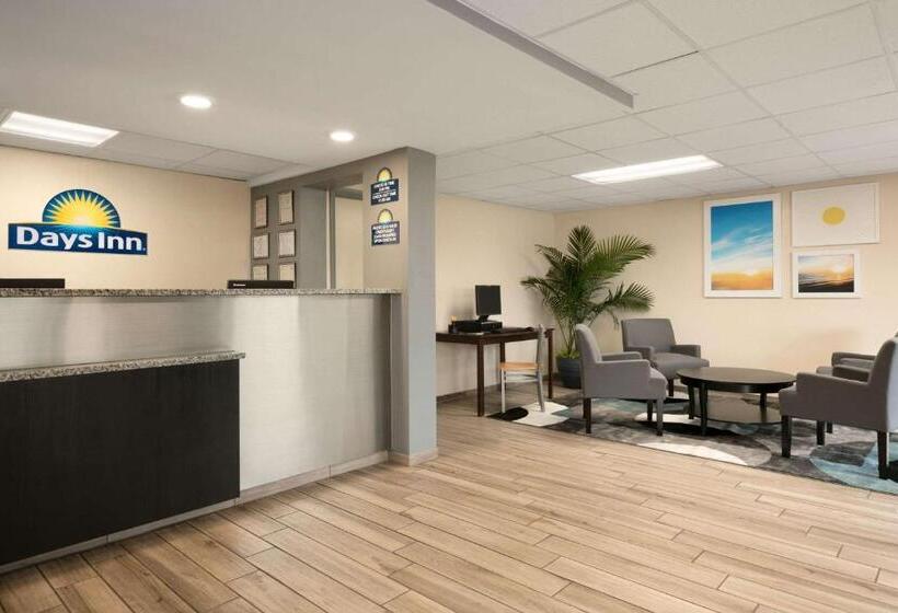 هتل Days Inn By Wyndham Clearwater/central
