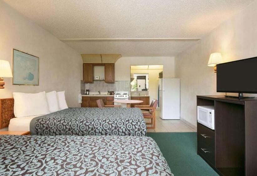 هتل Days Inn By Wyndham Clearwater/central