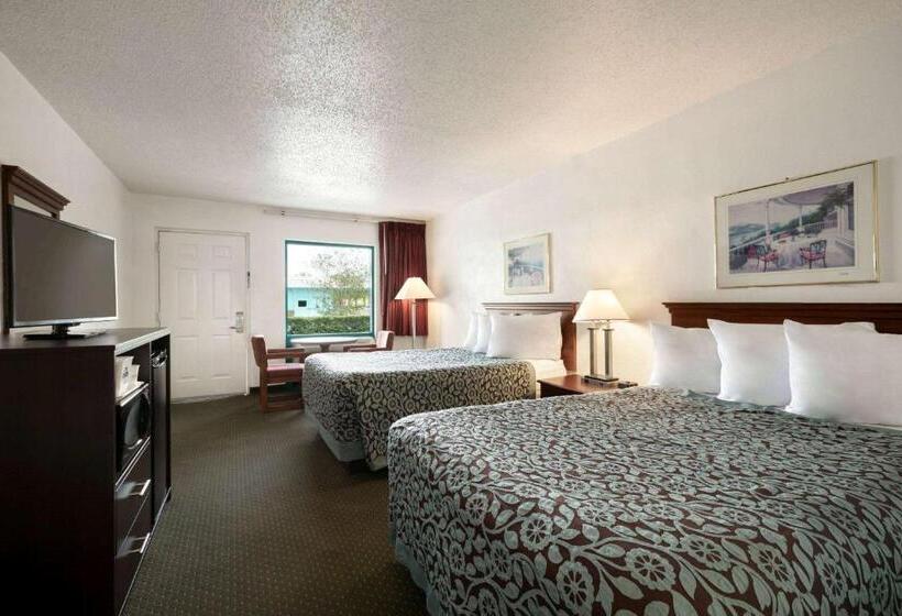 هتل Days Inn By Wyndham Clearwater/central