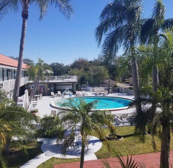 هتل Days Inn By Wyndham Clearwater/central