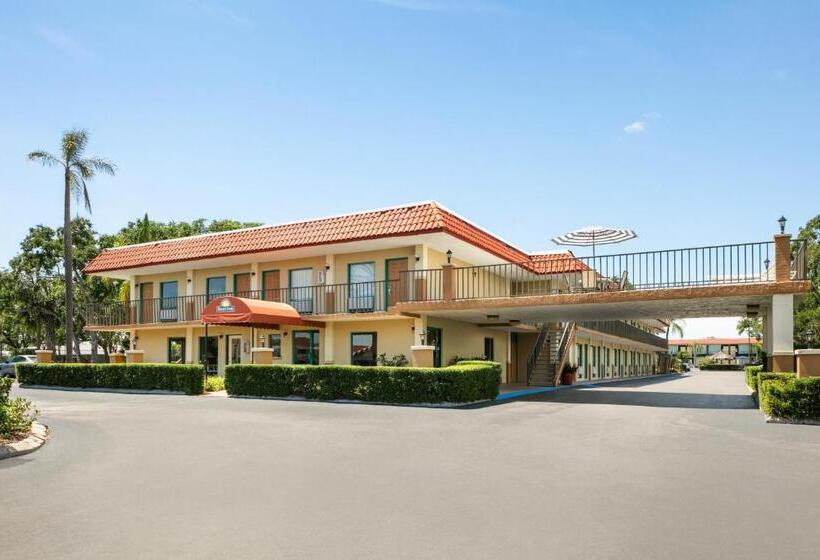 هتل Days Inn By Wyndham Clearwater/central