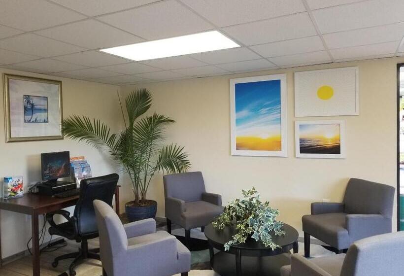 هتل Days Inn By Wyndham Clearwater/central
