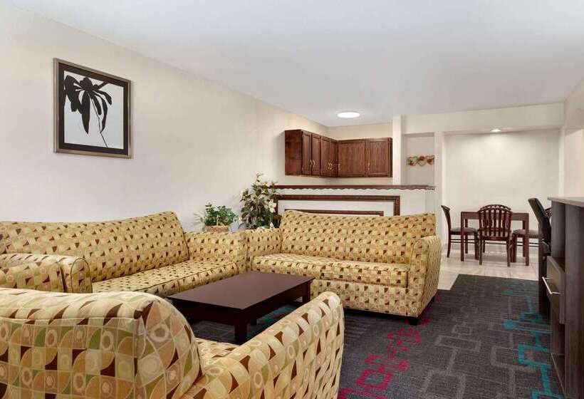 בית מלון כפרי Days Inn By Wyndham Lawton