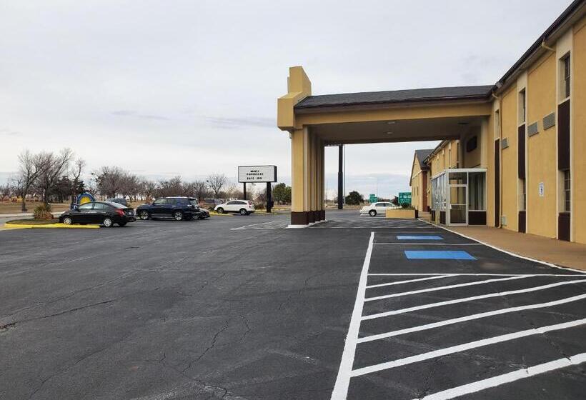 هتل Days Inn By Wyndham Lawton