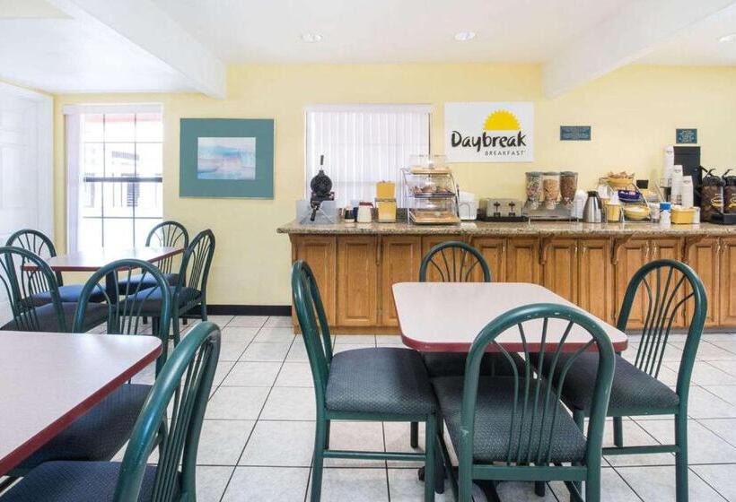 هتل Days Inn By Wyndham Mcallen