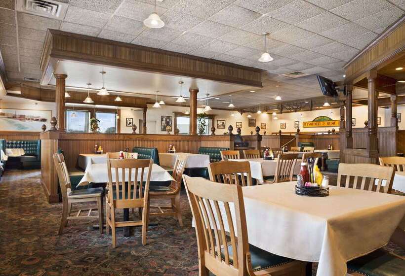 בית מלון כפרי Days Inn By Wyndham Rock Falls